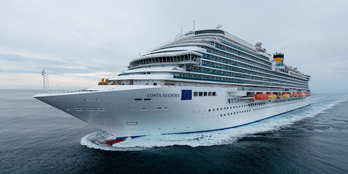 La Costa Diadema durante una delle sue crociere