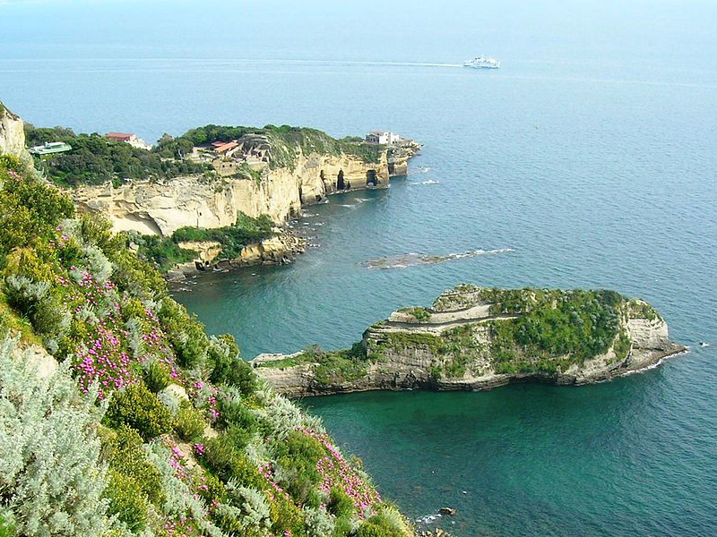 Baia Trentaremi, messa, Posillipo