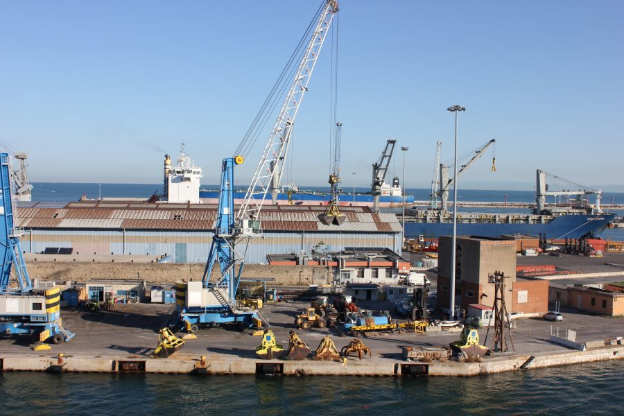 sicurezza in porto area di crisi di livorno tonnellaggio porto di livorno
