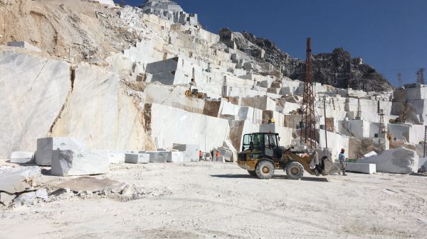 Cave: Confindustria decida se sedersi al tavolo o andare dall'avvocato