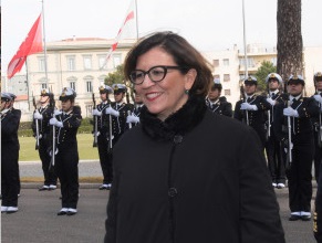 Charta Smeralda e rotta verso una mentalità plastic free con il Ministro della Difesa, Elisabetta Trenta