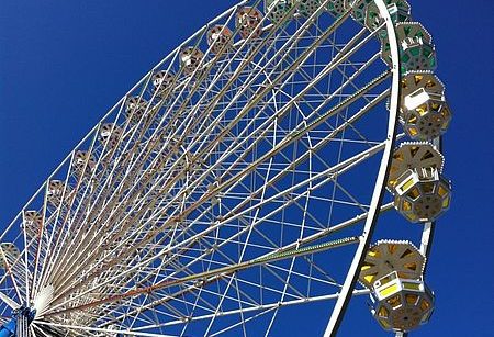 Ruota panoramica nel porto di Cagliari, un particolare di una ruota panoramica.