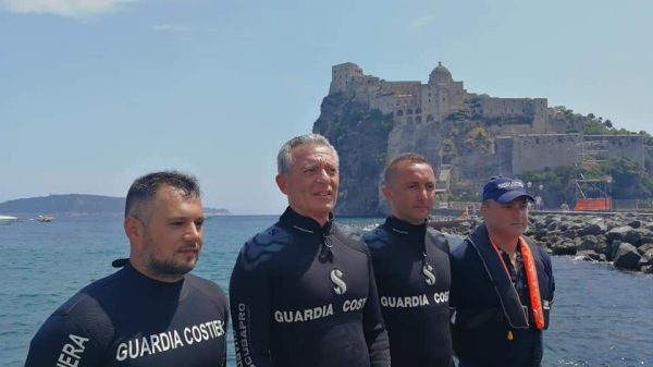 Ischia: l'Ammiraglio Giovanni Pettorino ha ricordato #PlasticFreeGC