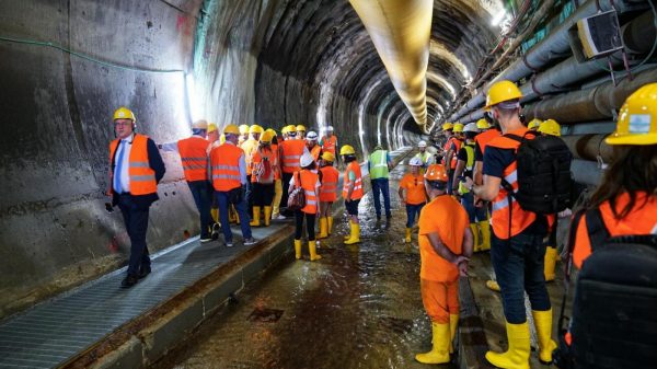 Tav, Cirio: ''E' il momento delle azioni concrete''. Visita al cantiere di Chiomonte