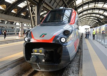 Frecciargento 700, presentato a Bari, la fotografia ritrae il nuovo treno.