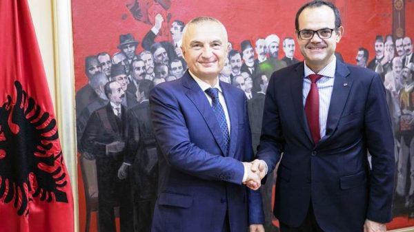 Musmanno ricevuto a Titana dal Presidente d'Albania