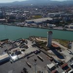 canale di accesso Microtunnel a Livorno: una storia infinita, immagine aerea della zona con la torre del Marzocco