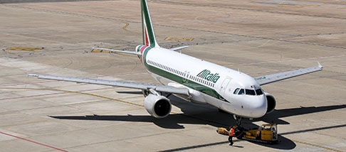 Continuità territoriale: Solinas, dal mimnistro De Micheli, un aereo Alitalia fermo in aeroporto