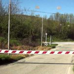 Linee ferroviarie in Sicilia: elimire 20 passaggi a livello, la fodo di un passaggio a livello, chiuso.