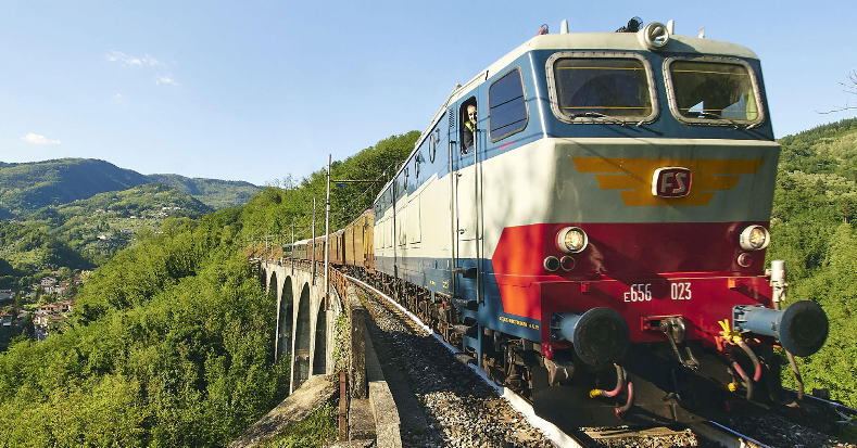 Anno del treno turistico: evento inaugurale a Pistoia, nella foto Il treno storico Porrettana Express