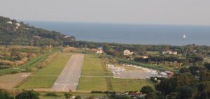 alatoscana aeroporto dell'elba Silver Air volerà sull' Arcipelago Toscano, una veduta dell' aeroporto Teseo Tesei di Marina di Campo aeroporto dell'elba
