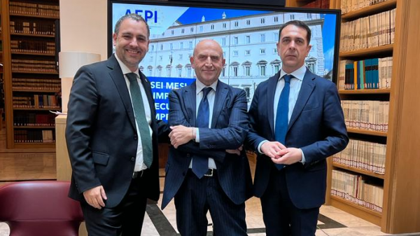 Nella foto da sinistra a destra: Alessandro Peron, segretario generale Fiap, Franco Bettoni, presidente Inail, Mino Dinoi, presidente Confederazione Aepi.