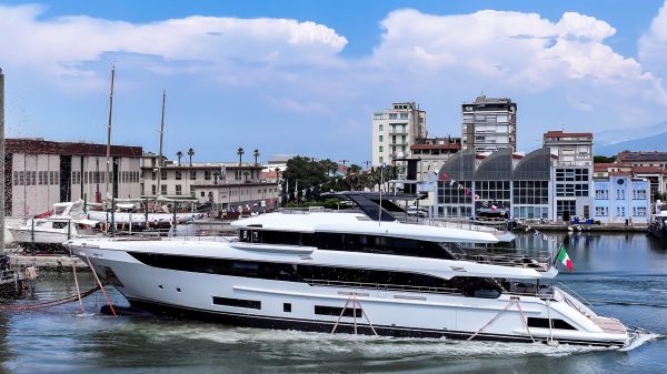 lumina toscana Azimut|Benetti
