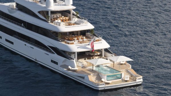Benetti MY Dagger_Exteriors_photo by TOM VAN OOSANEN (6) PHOTO CREDITS SHOOTING INTERIOR PH: THOMAS LOOF